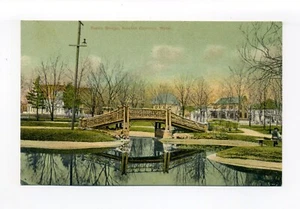 Newton MA Postkarte Rustikale Brücke, Common, Mann auf Bank, Häuser - Bild 1 von 2