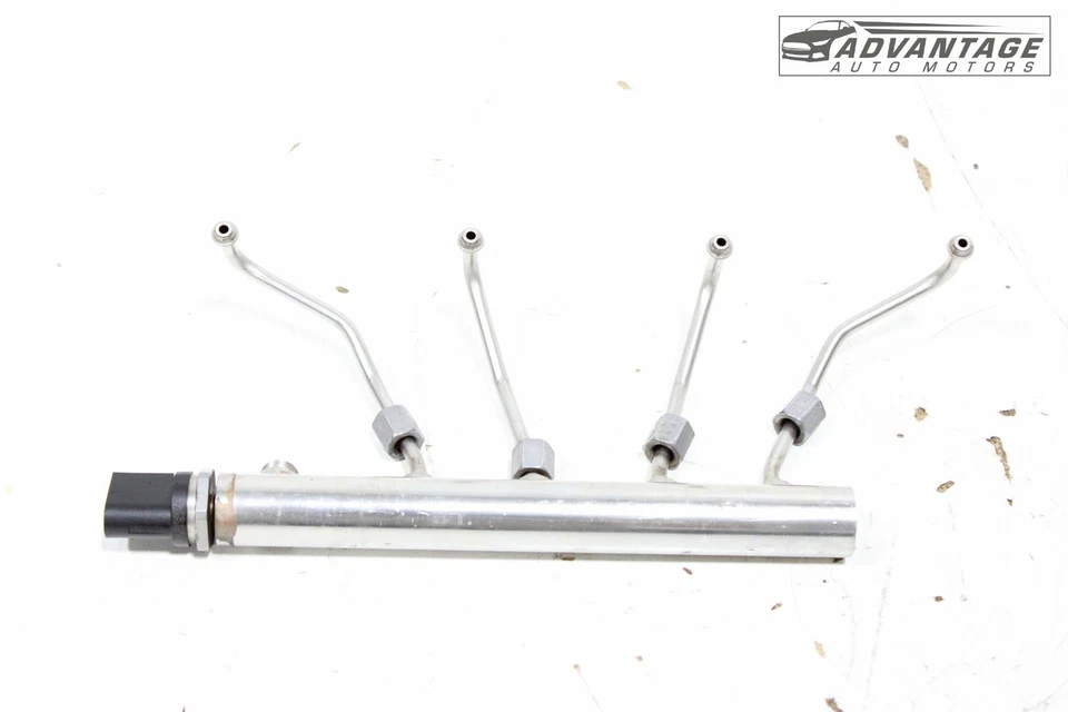 BMW 320I XDRIVE 2013-2018 2,0 L L L4 motor riel inyector de combustible de alta presión OEM Foto 1 de 4