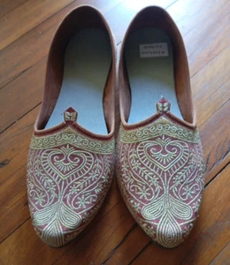 Mens Embroidered Red Indian Slippers-Hindu/Punjabi Wedding - Picture 1 of 6
