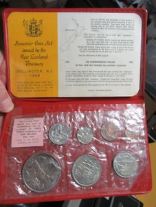 New Zealand 1969 Cook Commemorative 7 UNC. Coins Official Souvenir Mint Set - Picture 1 of 7