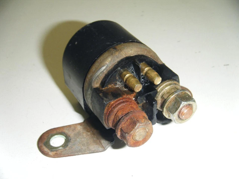 85 93 02 SOLENOIDE RELÉ DE ARRANQUE SUZUKI LT 230 250 160 GS 1150 1100 GSX VS 1400 Foto 1 de 1