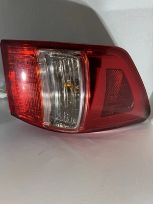 2011-2013 雷克萨斯 IS250 IS350 Sedan Right PASSENGER OUTER Quarter 尾灯 — 第 1/4 张图片