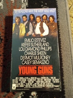 Young Guns Vhs New 1988 Emilio Estevez Charlie Sheen Joe Roth Sealed New Foto 1 de 3