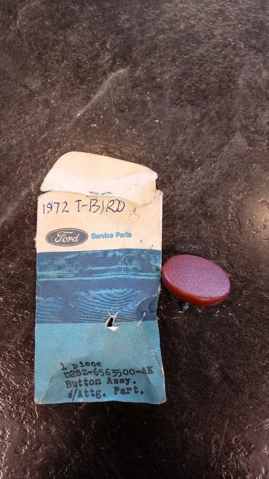 1972 Ford Thunderbird Button Red D2SZ-65350-AK - Image 1 of 1