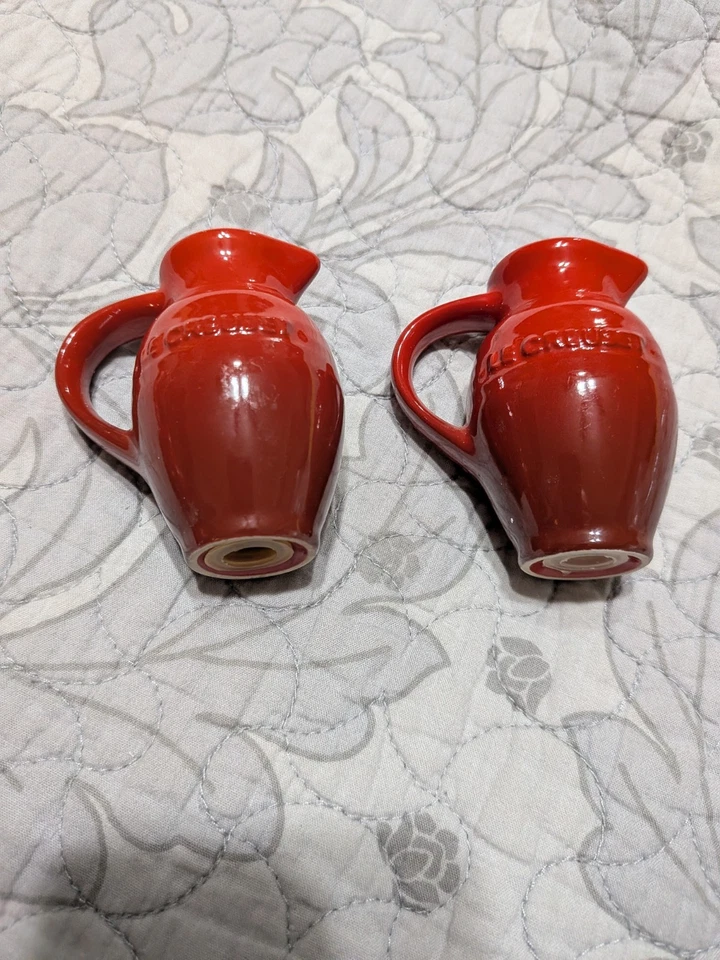 Salero y pimentero Le Creuset Cerise con asas estilo jarra roja Ombré Foto 1 de 1