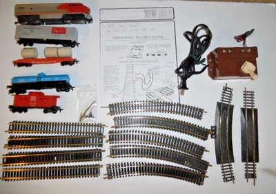 JUEGO DE TREN HO, con Diesel Loco, Caboose, 3 vagones, vía, paquete de energía, PROBADO, EN MUY BUENA CONDICIÓN Foto 1 de 4