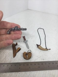 1/6 KONVOLUT INDIANER INDIANER FEUERSTEIN PISTOLE MESSER PULVERHORN MEDIZIN TASCHE - Bild 1 von 10