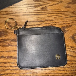 Etienne Aigner Ausweisetui Damen schwarz Leder mit Schlüsselanhänger Bargeld, Kreditkarten, Ausweis - Bild 1 von 4
