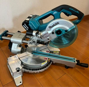 Sierra circular deslizante recargable Makita LS714DZ 36V (18V+18V) cuerpo y sierra para astillas - Imagen 1 de 7