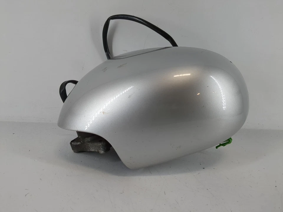 2000-2003 Volkswagen Beetle Passenger Right Side View Power Door Mirror XHKKR - Image 1 of 4