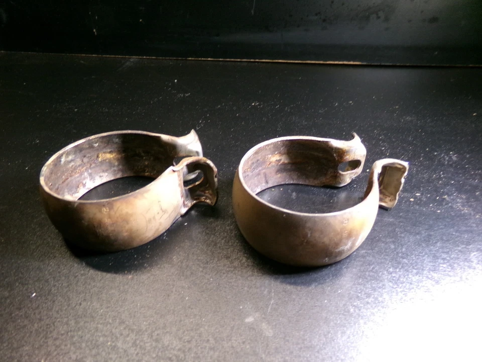 Abrazadera silenciador escape 2 piezas 0004901241 06-11 Mercedes Benz W164 ML350 ML500 Foto 1 de 4