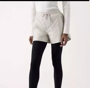 ATHLETA Apres gesteppte DAUNEN-Skishorts mit Reißverschluss Taschen Größe 8 cremefarben - Bild 1 von 10