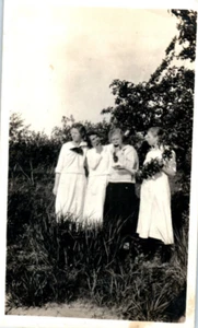 Vintage Photo 1930s, 4 Southern Dressed Up Women in Field 4.5x2.25 Black White - Picture 1 of 2