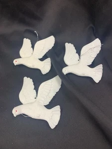 Vintage Set of 3 White Plastic Dove Birds in Flight Christmas Ornaments - Picture 1 of 9