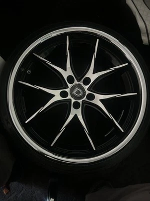 Llanta de aleación Lexani negra y plateada Foto 1 de 3