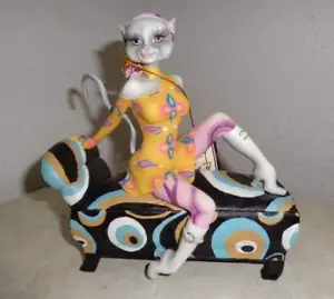 Margaret Le Van Alley Cats GoGo Secret Agent Feline on Chaise w/tag - Picture 1 of 2