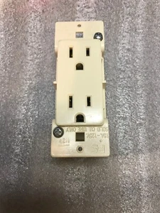 15Amp 125 volt Quick Connect dual Outlet light Almond  RV NOS - Bild 1 von 2