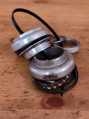 Shimano XTR M900 Threaded 1-1/8" Headset  - Image 1 of 4