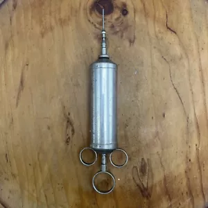 Jeringa veterinaria antigua de colección de acero inoxidable con aguja 27 cm - Imagen 1 de 7
