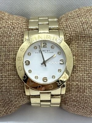 Reloj de cuarzo blanco analógico de acero inoxidable para mujer Marc Jacobs Amy MBM3056 JNA715 Foto 1 de 4