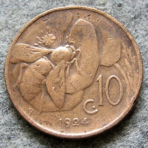 ITALY Vittorio Emanuele III 1924 R 10 CENTESIMI, HONEYBEE on Flower COPPER - Picture 1 of 6