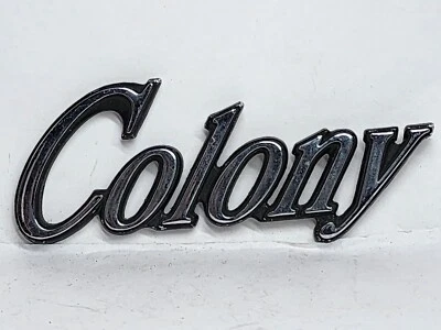 1973-1978 Mercury Marquis Colony Park Wagon 'COLONY' EMBLEMA INSIGNIA 1/4 PLACA DE NOMBRE Foto 1 de 4