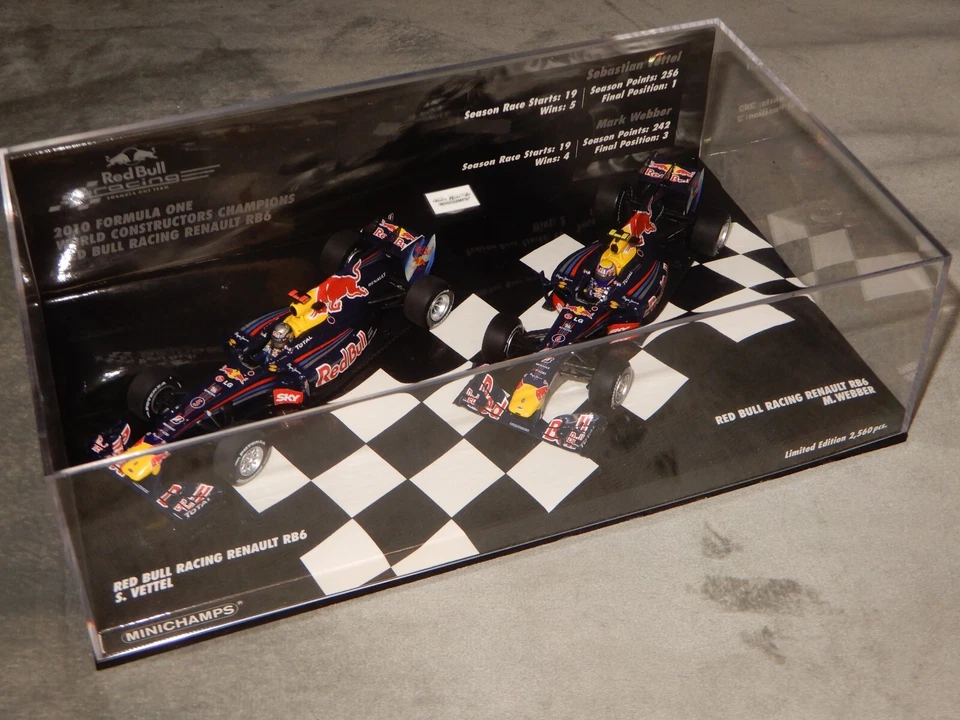 Minichamps F1 1:43 Vettel/Webber Red Bull Racing Renault RB6 World Champions2010 - Image 1 of 4