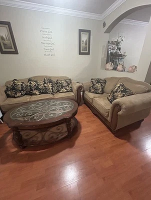 Muebles de Madera - Image 1 of 4