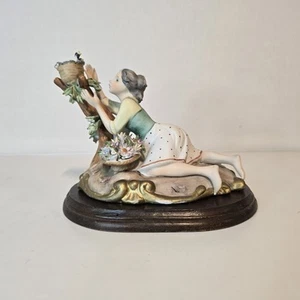 Capodimonte, Girl With Birds, Rare Vintage, Collectible - Foto 1 di 14