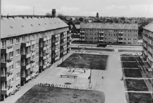 DDR-Ansichtskarte mit Neubauten in der Weststadt von Parchim, 1973 beschrieben - Bild 1 von 1