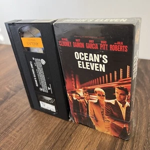 Oceans 11 - VHS - 2001 - George Clooney - Brad Pitt - Matt Damon - Heist - Picture 1 of 15