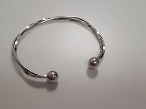 Gedrehtes gewelltes Manschettenarmband - Bild 1 von 4