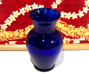 Jarrón Indiana Glass azul cobalto oscuro flor brote superior acampanado fondo bulboso 7" - Imagen 1 de 5