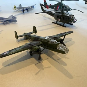 Lote de 12 aviones Maisto - aviones y helicópteros - Messerschmitt, Predator, Huey - Imagen 1 de 24