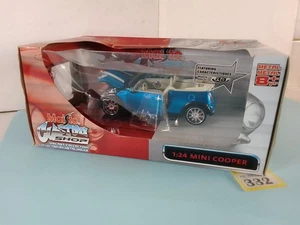 Maisto Custom Shop - 1:24 Scale Mini Cooper Convertible 2007 Diecast Model Car - Picture 1 of 9