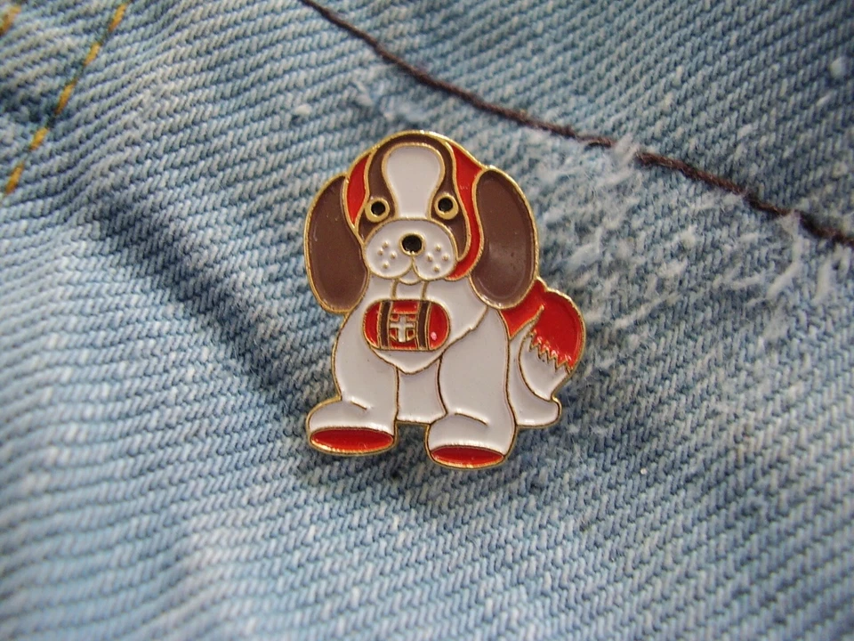 Pin Bernhardiner St. Bernhardshund  Hospizhund mit Fässchen Schweiz Switzerland  - Bild 1 von 1