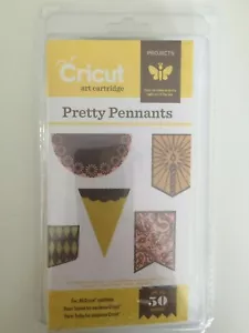 Cricut Pretty Pennants Cartuccia 2001371 Nuova - Foto 1 di 4