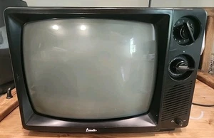 Seltener Vintage Avanti Model TV-12 Fernseher TV 12" Bildschirm funktioniert Gamer - Bild 1 von 8