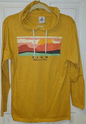 Camiseta ligera con capucha Prairie Mountain para mujer Med Zion National Park amarilla Foto 1 de 4