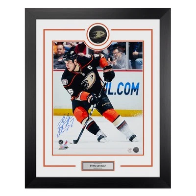 Marco 26x32 firmado por Ryan Getzlaf Anaheim Ducks Puck Logo Foto 1 de 2
