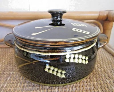 Coldstone Pottery studio pottery slipware lidded bowl - Image 1 of 4