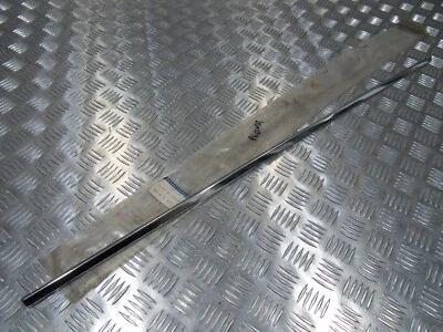 Fabricante de equipos originales Vauxhall Nova Corsa A puerta delantera derecha sistema operativo moldura de ventana de metal 1983 a 1986 Nuevo de Lote Antiguo Foto 1 de 4