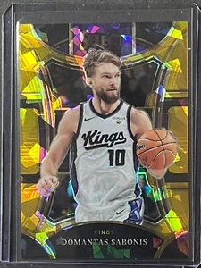 Domantas Sabonis 2023-24 Panini Select Mezzanine Prizm #376 Gold Cracked Ice/10 - Imagen 1 de 2