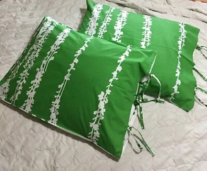 Remix Linens N Things 2 Standard Reversible Green White Modern Print Tie Ends   - Imagen 1 de 8