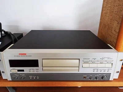 Fostex D-5 Profi Digital DAT Master Recorder - Bild 1 von 4