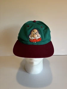Sombrero/gorra roja verde espalda a presión gruñón 7 enanos Blancanieves de colección - Imagen 1 de 8