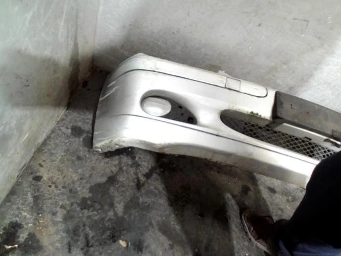 Pare choc avant MERCEDES CLASSE C 203 PHASE 1 2038850025 - Photo 1/4