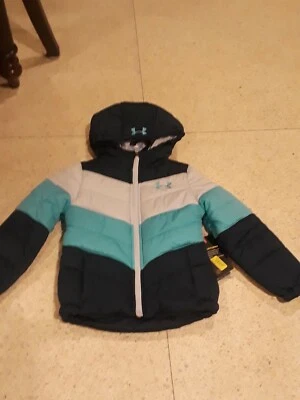 JAQUETA NOVA COM ETIQUETAS UNDER ARMOUR STORM COLDGEAR CRIANÇA MENINAS ZÍPER PUFFER AZUL-PETRÓLEO - Imagem 1 de 4