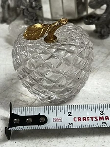 24% LEAD CRYSTAL APPLE PAPERWEIGHT WITH GOLDEN STEM & LEAF “ CRYSTAL AU PLOMB “ - Picture 1 of 4