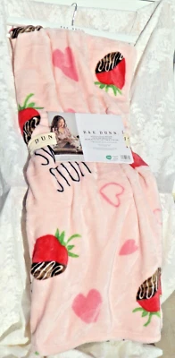 MANTA ARROJAR FRESAS CUBIERTAS DE CHOCOLATE Rae Dunn cosas dulces 50 x 70 nueva con etiquetas Foto 1 de 4